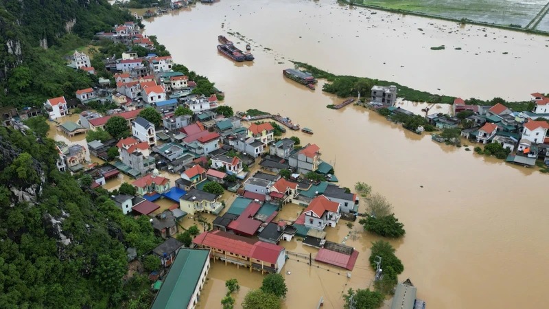 Bác sĩ khuyến cáo người dân cần có các biện pháp dự phòng dịch bệnh trong và sau bão, lũ lụt.