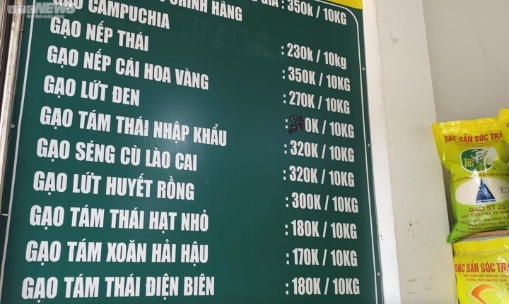 Giá gạo bán lẻ tại một đại lý ở Hà Nội ngày 7/8. (Ảnh: Công Hiếu)