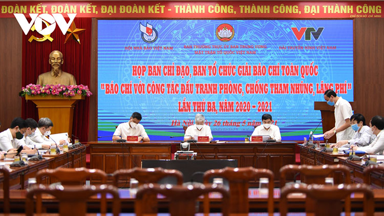 Phó Chủ tịch UBTƯ MTTQ Việt Nam Phùng Khánh Tài, Trưởng Ban Tổ chức báo cáo tiến độ công việc từ khi phát động Giải đến nay.