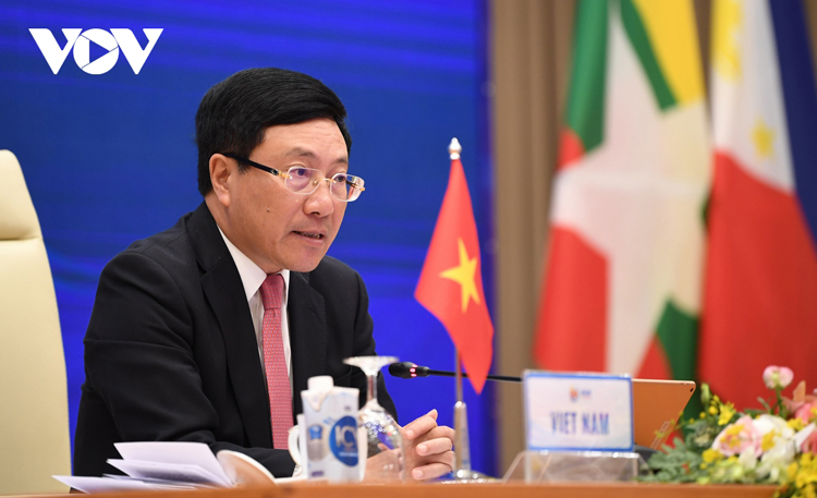 Phó Thủ tướng, Bộ trưởng Ngoại giao Phạm Bình Minh chủ trì hội nghị.