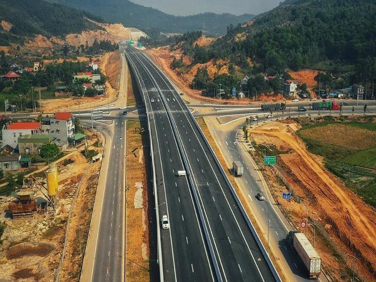 Dự án trọng điểm của quốc gia như cao tốc Bắc-Nam nên dành “đất” ưu tiên cho các nhà thầu Việt Nam là quyết định sáng suốt, giúp đảm bảo chất lượng, thậm chí còn có thể giảm bớt được chi phí.