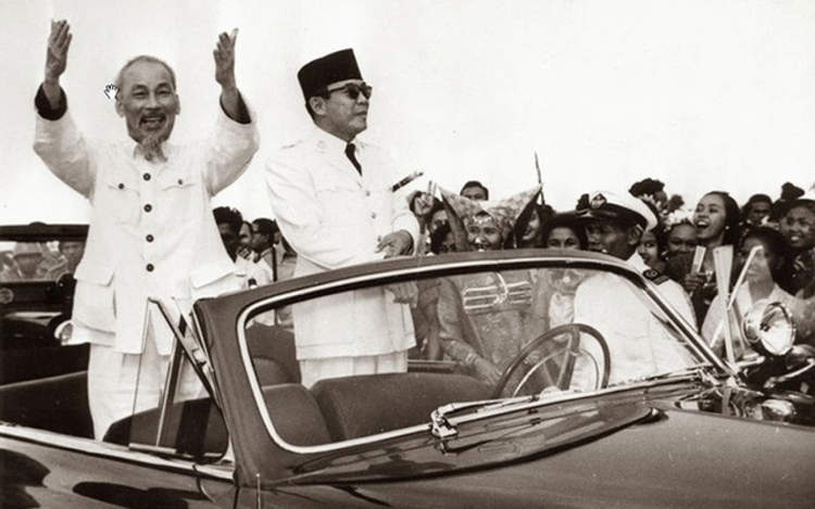 Chủ tịch Hồ Chí Minh và Tổng thống Sukarno (Ảnh : Tư liệu)