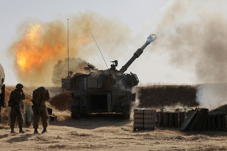 Pháo 155mm của quân đội Israel khai hỏa vào các khu vực của Hamas. Ảnh: AFP