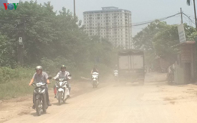 Tổng cục Môi trường (Bộ TN&MT) khuyến nghị người dân Hà Nội nên hạn chế ra đường vì ô nhiễm khí bụi.
