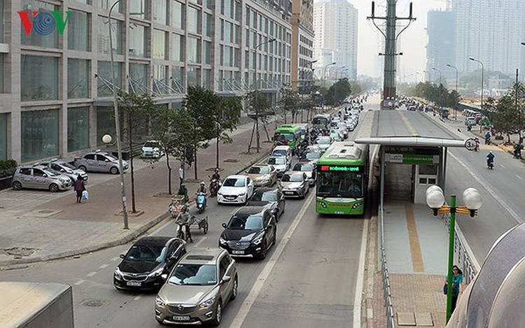 Các chuyên gia cho rằng, đề xuất ý tưởng phân làn cho xe buýt cần phải nghiên cứu kỹ lưỡng từ những “thất bại” của BRT để tạo ra một đề án tốt nhất.