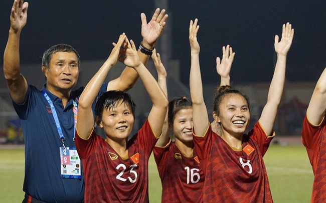 Việc nhà cầm quân Mai Đức Chung đưa Đội tuyển Bóng đá nữ Quốc gia giành quyền tham dự World Cup 2023 nhưng không đủ bằng cấp để “chính danh” chỉ đạo là một trong những sự kiện “nóng” làng bóng nước nhà đầu xuân Nhâm Dần. 