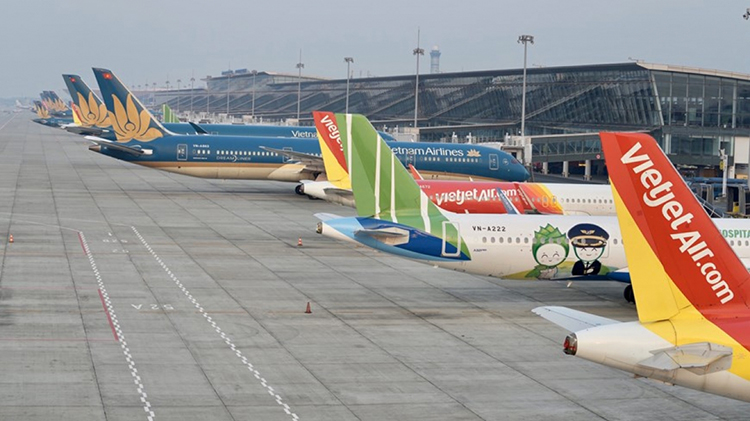 Hiệp hội Doanh nghiệp hàng không Việt Nam vừa có văn bản gửi Bộ trưởng Kế hoạch và Đầu tư Nguyễn Chí Dũng đề xuất một số giải pháp khẩn cấp để cứu các hãng hàng không trong nước.