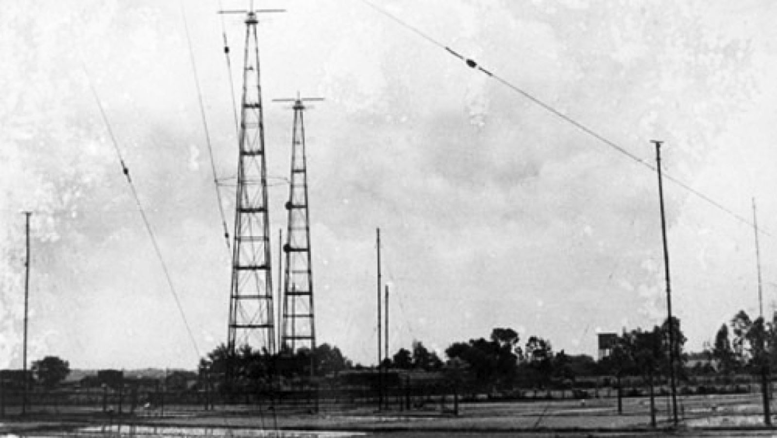 Hệ thống anten phát sóng Đài Mễ Trì trong những năm chiến tranh.  