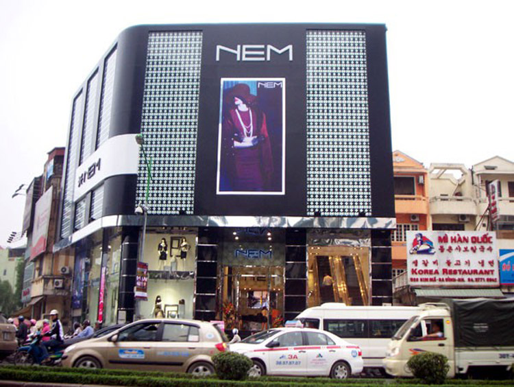 Một cửa hàng NEM trên đường Kim Mã, Hà Nội. (Ảnh: Người Đồng hành)
