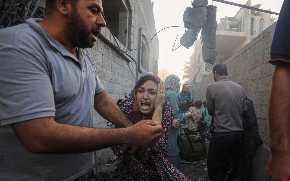 Người dân Gaza ở khu vực bị Israel không kích. Ảnh: AFP.
