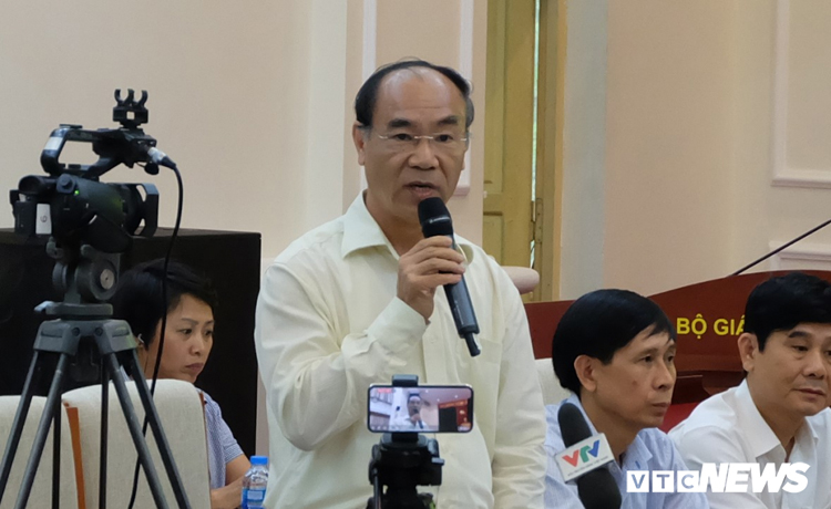 Ông Nguyễn Hữu Bằng thông tin với báo chí chiều ngày 27/6.