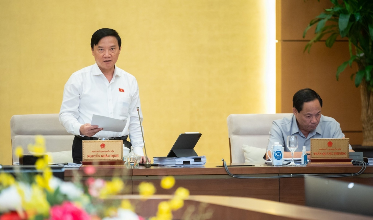 Phó Chủ tịch Quốc hội Nguyễn Khắc Định cho biết, hồ sơ dự án Luật Chuyển đổi giới tính đảm bảo đầy đủ thành phần, tiêu chuẩn trình Quốc hội.