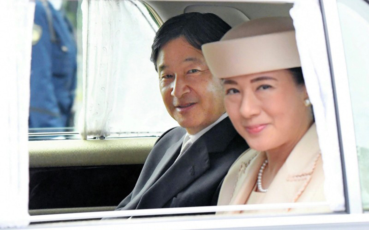 Nhật hoàng Naruhito và Hoàng hậu Masako. Ảnh: Ashahi Shimbun