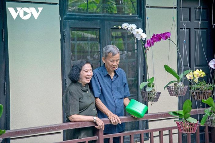 Khi xong nhiệm vụ Đảng, Nhà nước giao phó, nguyên Phó Thủ tướng Trương Vĩnh Trọng và phu nhân về vui với vườn cây, ao cá (Ảnh Tùng Thiện).