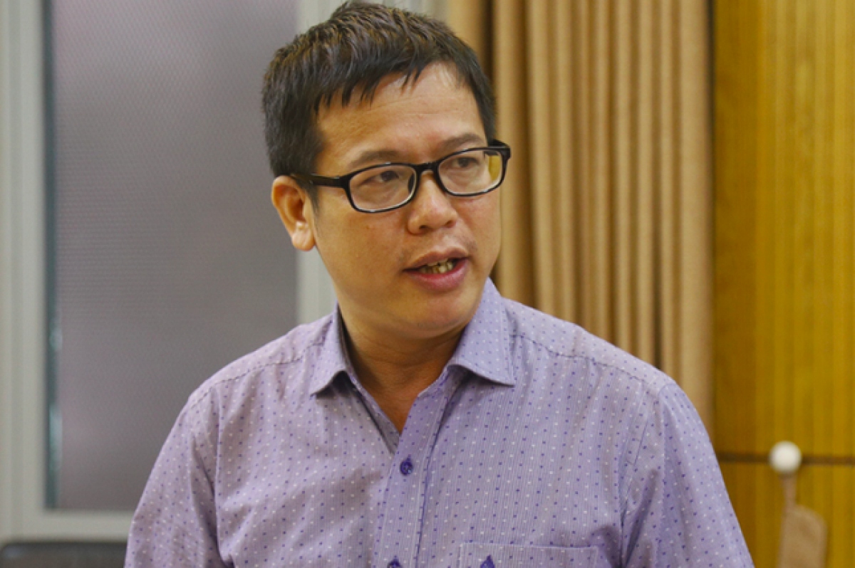 Ông Phan Huy Hiếu, Chánh văn phòng Tổng cục Thi hành án dân sự trả lời báo chí tại họp báo thường kỳ Bộ Tư pháp. (ảnh: Tiền Phong)