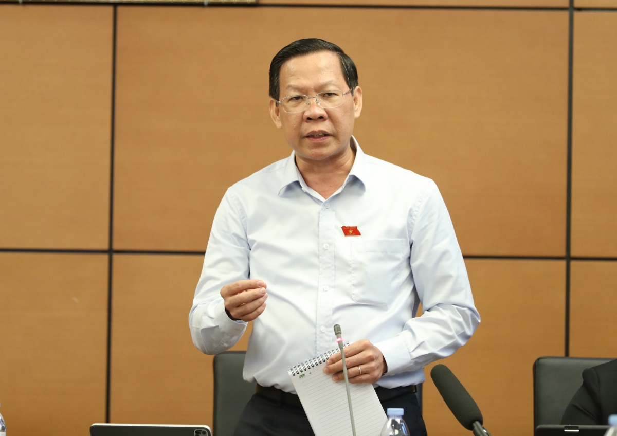 Đại biểu Phan Văn Mãi – Chủ tịch UBND TP.HCM phát biểu thảo luận ở tổ.