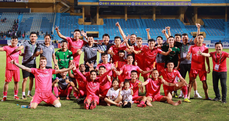 Sài Gòn FC nổi lên tại V.League 2020 như một hiện tượng lạ: Giành đủ điểm số (19 điểm) để lọt vào nhóm 8 đội mạnh nhất giai đoạn 2, đồng thời đang dẫn đầu bảng xếp hạng. 