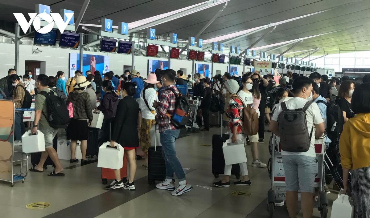 Sân bay Phú Quốc hiện đã quá tải rất nhiều do lượng khách trong nước và quốc tế đến tăng nhiều lần so với dự báo.