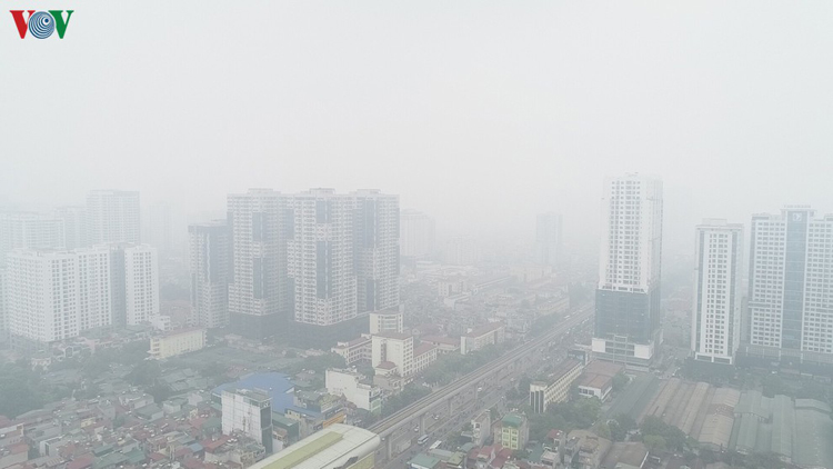Sương mù dày đặc phủ khắp Hà Nội.