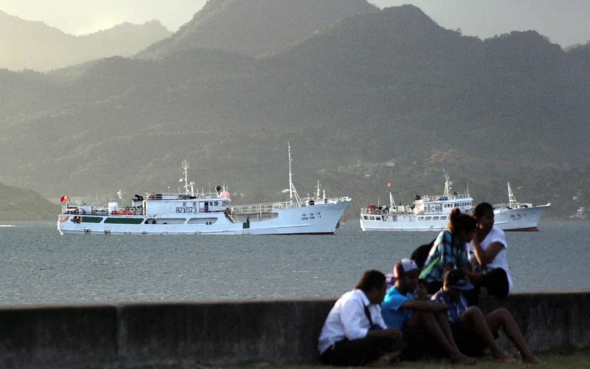 Tàu Trung Quốc tại cảng ở Suva, thủ đô Fiji. Ảnh: Reuters.
