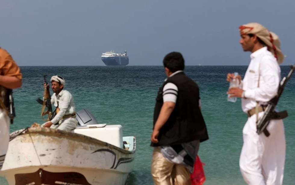 Tàu chở hàng trên Biển Đỏ. Ảnh: Reuters.