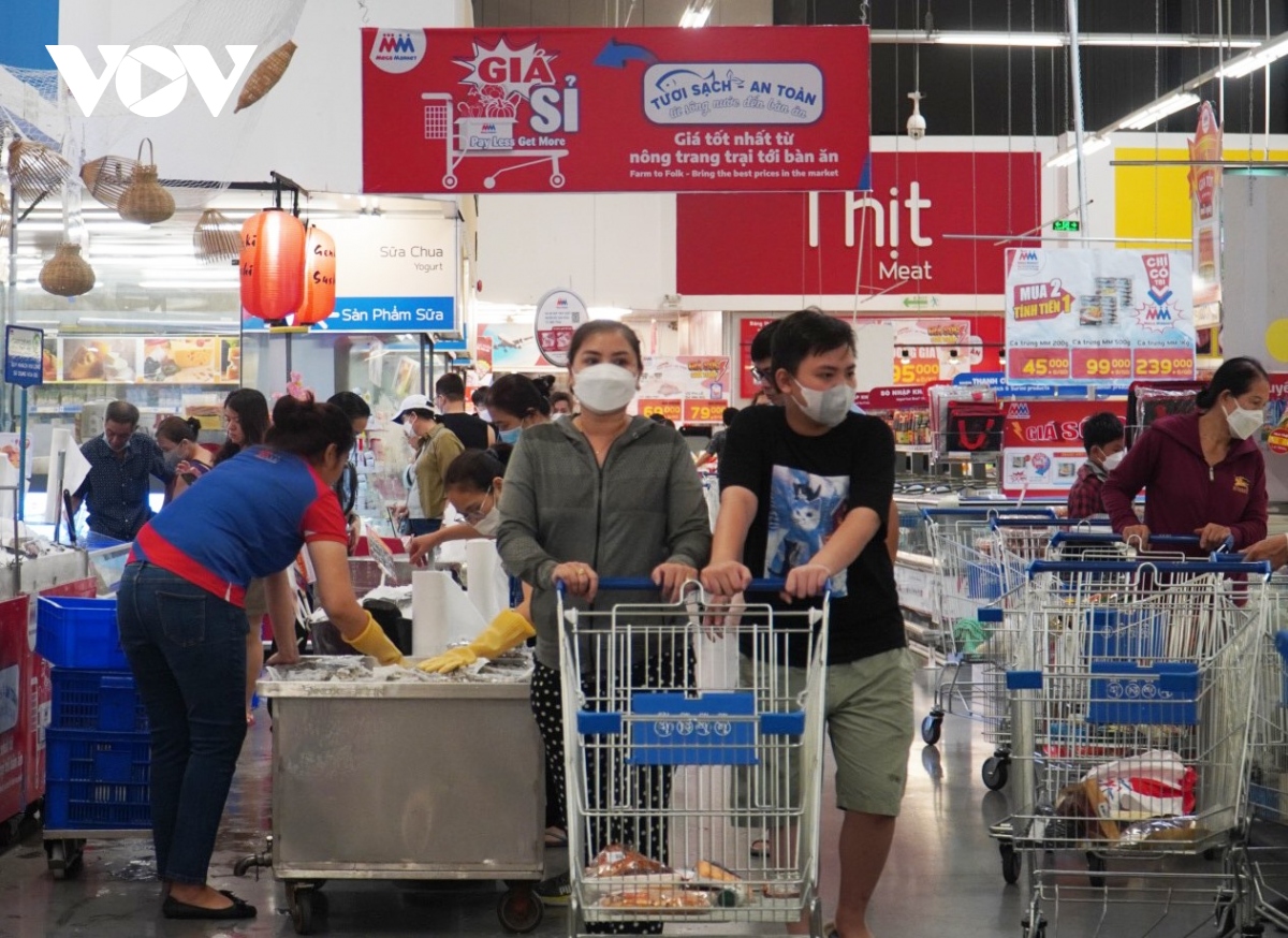 Theo số liệu của Bộ Công Thương, doanh thu thương mại điện tử bán lẻ tại Việt Nam ước tính cả năm tăng trưởng 20% so với năm 2021, đạt 16,4 tỷ USD, chiếm 7,5% doanh thu bán lẻ hàng hóa, dịch vụ tiêu dùng cả nước.
