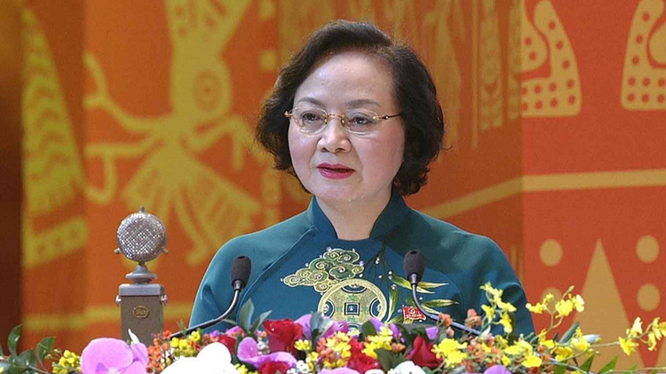 Bà Phạm Thị Thanh Trà trình bày tham luận tại Đại hội lần thứ XIII của Đảng.