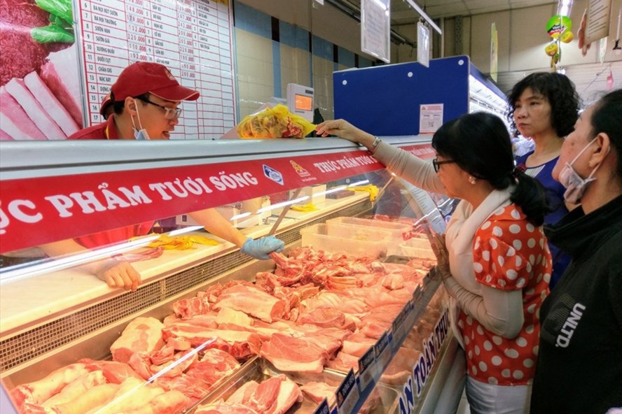 Nhiều nguyên nhân khiến giá thịt lợn tăng cao trong thời gian gần đây.