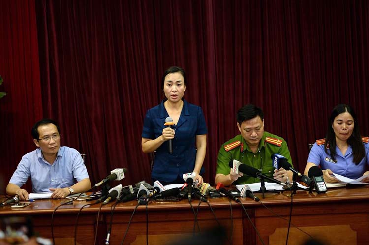 Bà Phan Thị Thu Hà, Chánh Văn phòng HĐND và UBND quận Cầu Giấy thông tin cơ bản về vụ việc.