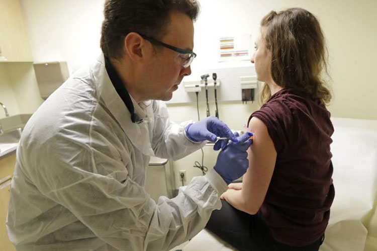 Vaccine ngừa Covid-19 đang được thử nghiệm lâm sàng. Ảnh: Reuters.