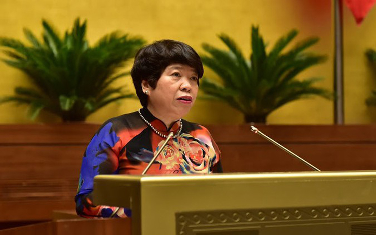 Bà Nguyễn Thuý Anh- Chủ nhiệm Uỷ ban Về các vấn đề xã hội trình bày Báo cáo tiếp thu giải trình dự án Bộ luật Lao động (sửa đổi)