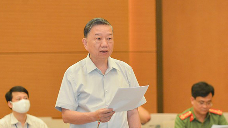 Bộ trưởng Bộ Công an Tô Lâm báo cáo tại phiên họp Uỷ ban Thường vụ Quốc hội.