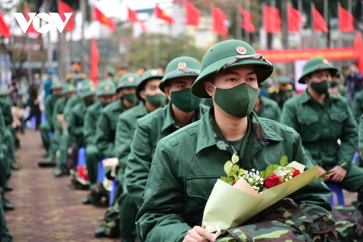 Thanh niên Hà Nội lên đường tòng quân.