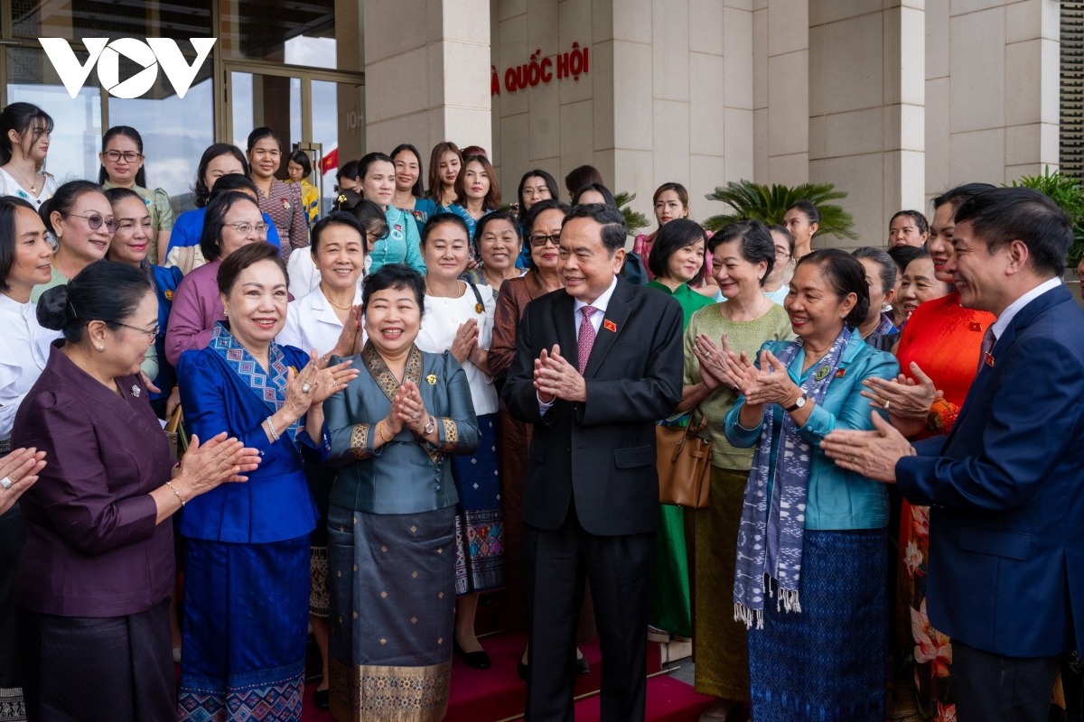 Chủ tịch Quốc hội Trần Thanh Mẫn tiếp Đoàn đại biểu hội phụ nữ và nữ doanh nhân Lào và Campuchia.