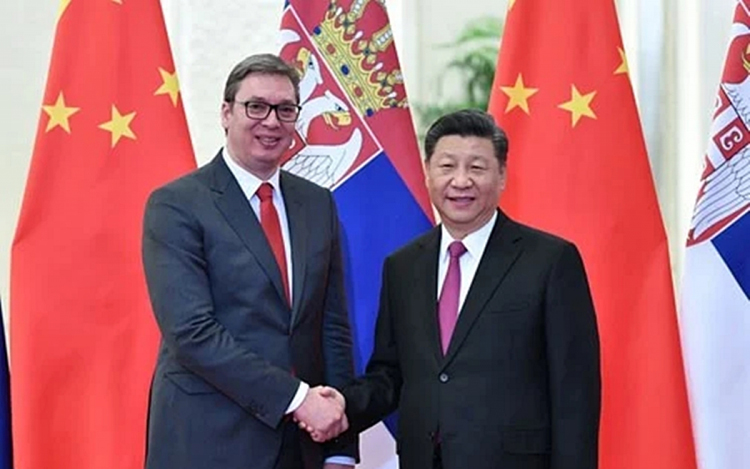 Tổng thống Serbia Aleksandar Vucic (trái) và Chủ tịch Trung Quốc Tập Cận Bình. Ảnh: Tân Hoa xã.