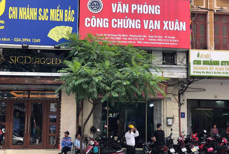Văn phòng công chứng Vạn Xuân và Nguyễn Tú có cách tích thu phí công chứng hoàn toàn trái ngược.