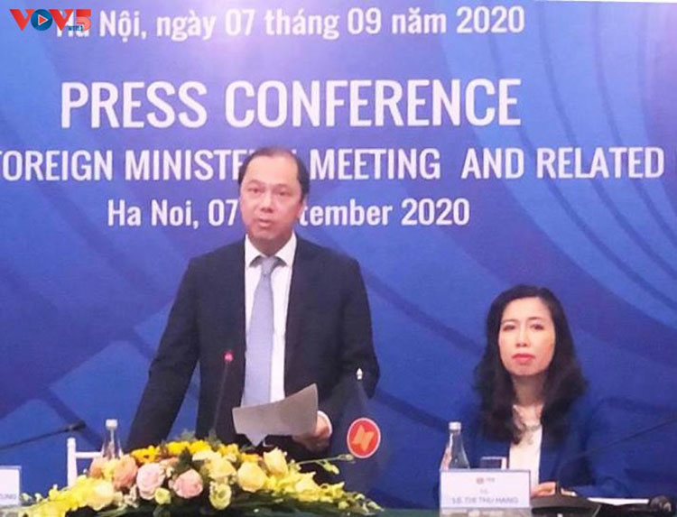 Thứ trưởng Bộ Ngoại giao Việt Nam Nguyễn Quốc Dũng phát biểu tại buổi họp báo ngày 7/9/2020.