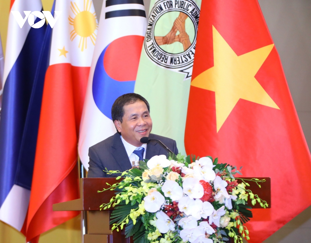 Thứ trưởng Bộ Nội vụ Triệu Văn Cường phát biểu bế mạc hội nghị.