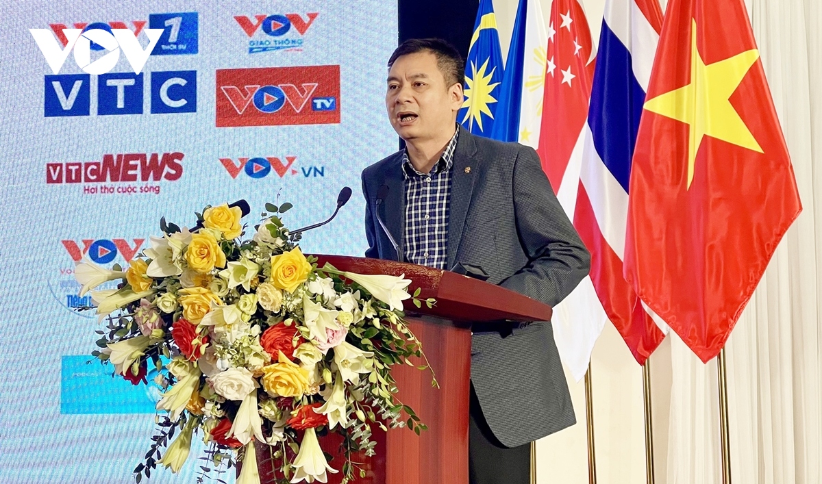 Nhà báo Đồng Mạnh Hùng, Trưởng Ban Thư ký biên tập, Phó Chủ tịch thường trực Liên chi Hội Nhà báo Đài VOV phát biểu tại hội thảo.