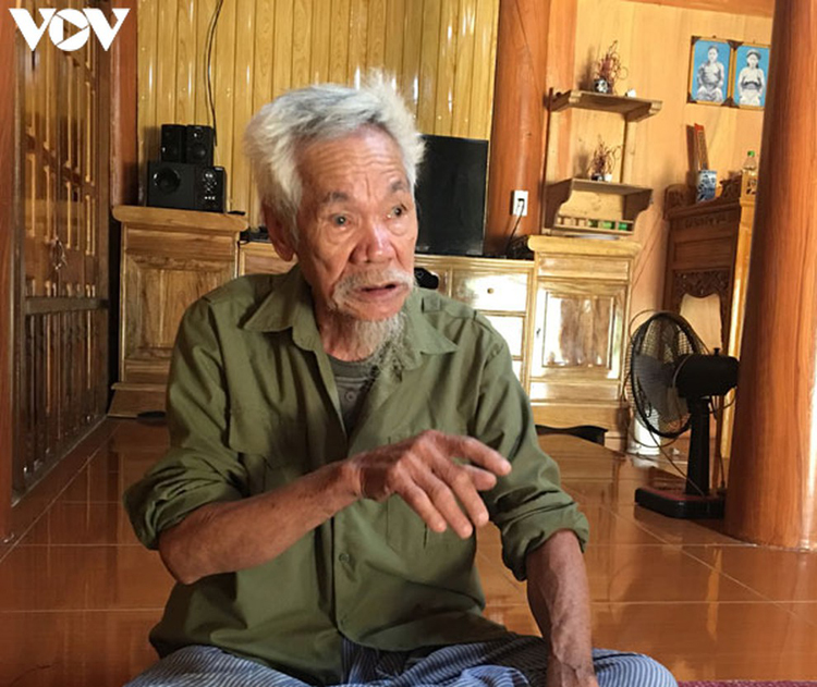 Ông Hoàng Ngọc, cựu Đội viên Nhi đồng cứu quốc, hiện sống tại thôn Tân Lập, xã Tân Trào, huyện Sơn Dương, tỉnh Tuyên Quang.