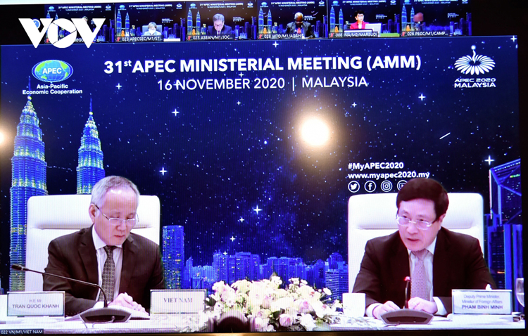 Phó Thủ tướng, Bộ trưởng Ngoại giao Phạm Bình Minh dẫn đầu đoàn Việt Nam tham dự hội nghị.