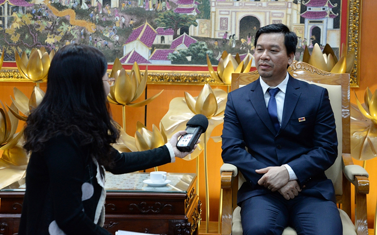   Phó Tổng Giám đốc Đài TNVN Ngô Minh Hiển trả lời phỏng vấn  báo chí về việc Đài TNVN đẩy mạnh truyền thông cho người Việt ở nước ngoài trong tình hình mới.