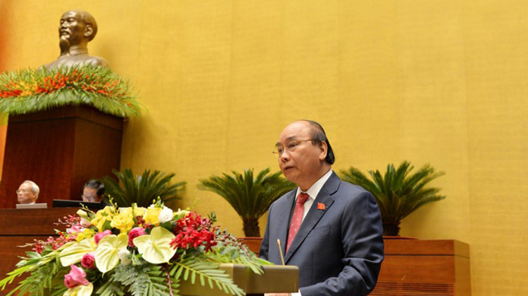 Thủ tướng Nguyễn Xuân Phúc thay mặt Chính phủ phát biểu, làm rõ thêm một số nội dung thuộc trách nhiệm chung của Chính phủ.