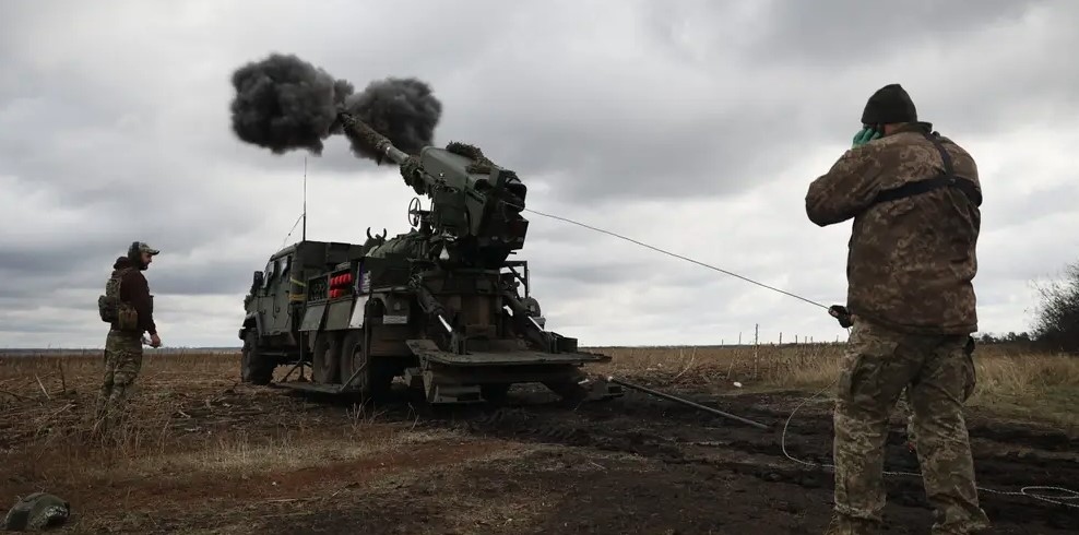Binh lính Ukraine khai hỏa lựu pháo tự hành 2S22 Bohdana ở khu vực Donetsk. Ảnh: Getty