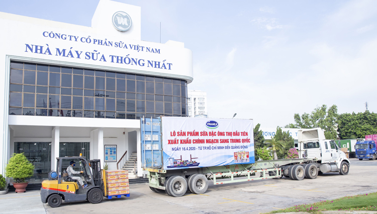 Lô sữa đặc Ông Thọ được Vinamilk xuất khẩu đi Trung Quốc trong tháng 4/2020.