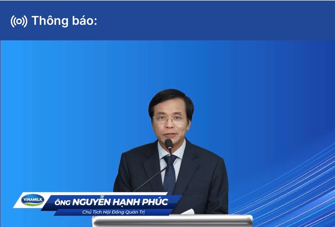 Ông Nguyễn Hạnh Phúc, Chủ tịch HĐQT Vinamilk báo cáo các nội dung quản trị công ty