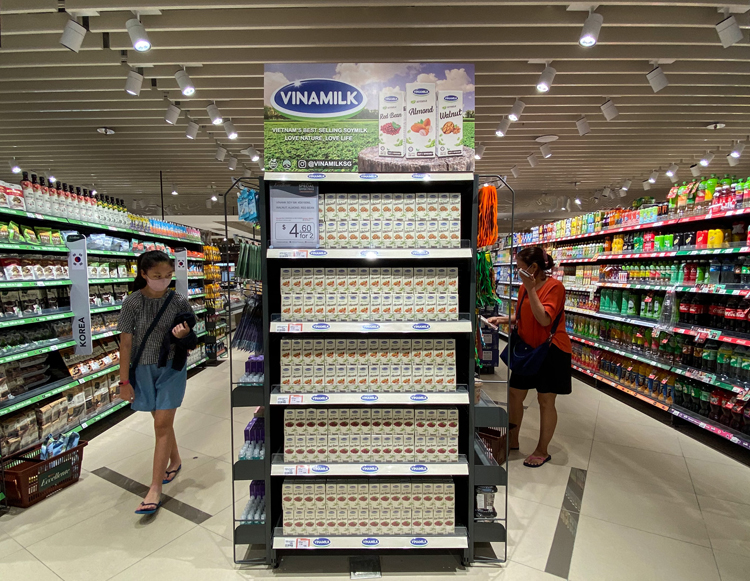 Các dòng sản phẩm mới như sữa tươi, sữa hạt được Vinamilk tích cực đẩy mạnh tại các thị trường mới như Singapore, Hàn Quốc…   