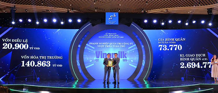 Ông Lê Thành Liêm, Giám đốc điều hành Tài chính của Vinamilk nhận Giải thưởng Doanh nghiệp Quản trị công ty vượt trên tuân thủ