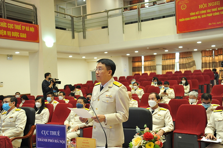 Ông Mai Sơn, Cục trưởng Cục thuế TP Hà Nội phát biểu tham luận về “Kết quả thu ngân sách năm 2021 và nhiệm vụ giải pháp năm 2022”
