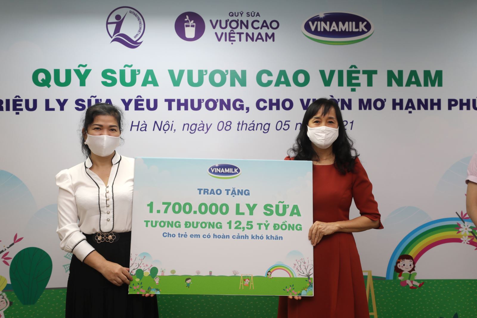Năm 2021, 1,7 triệu ly sữa từ Quỹ sữa Vươn cao Việt Nam và Vinamilk sẽ đến với 19.000 trẻ em khó khăn